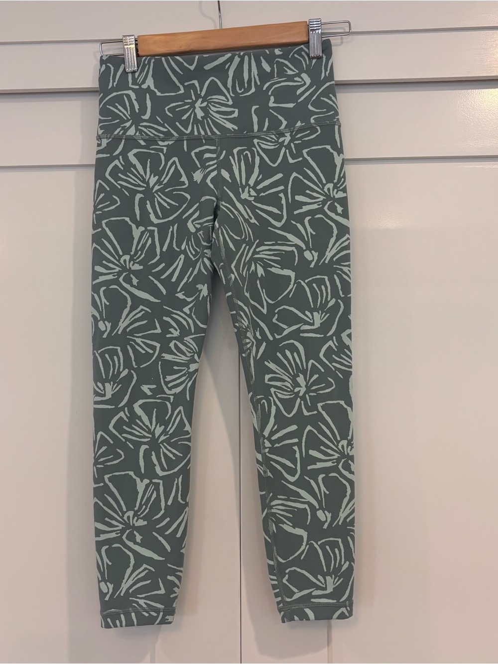 Athleta Elation Textured 7/8 Tight Legging Small S Green Floral Sketch Minimali